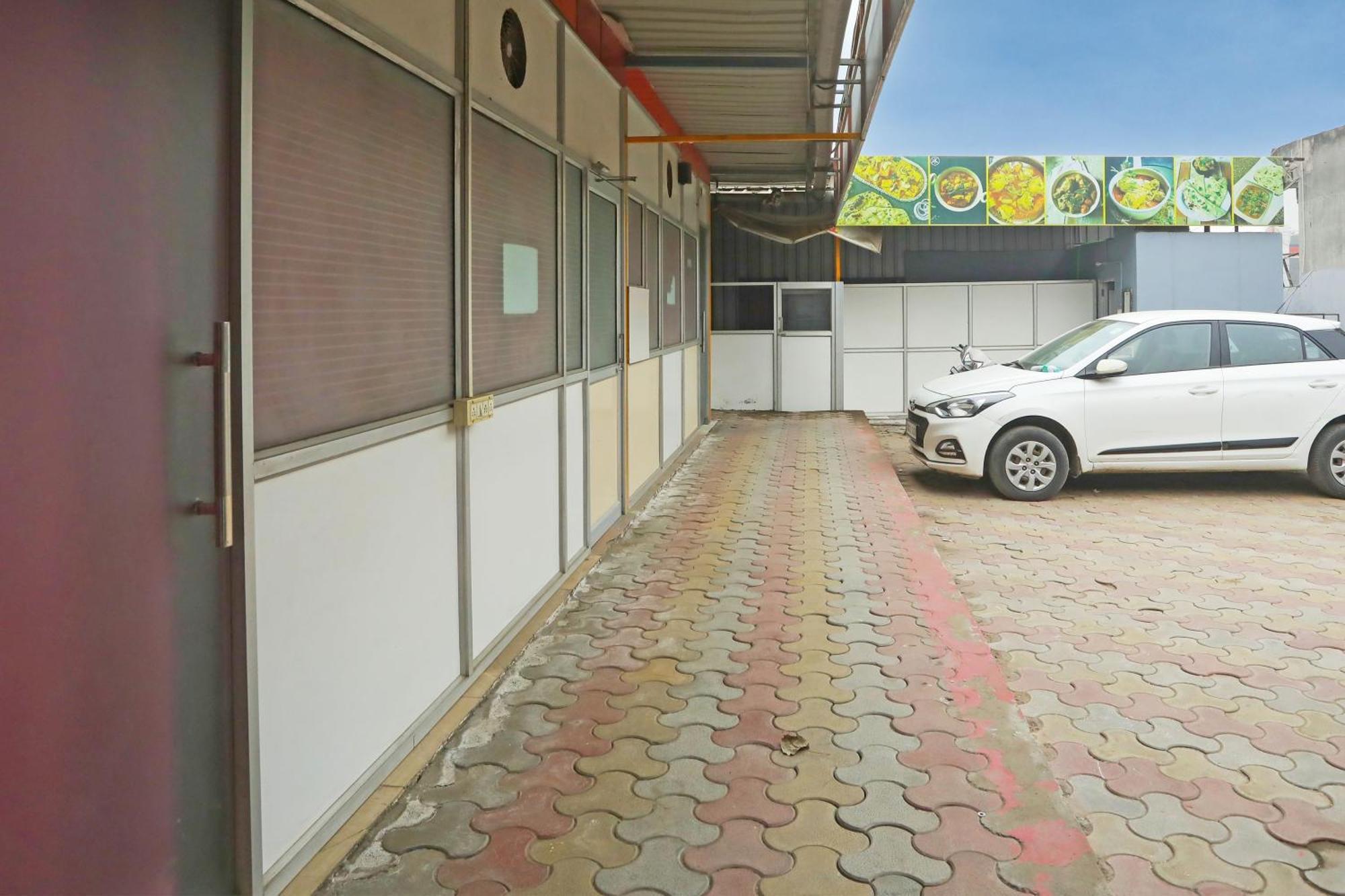 Bhiwadi Collection O Harsh Hotel & Restaurant מראה חיצוני תמונה