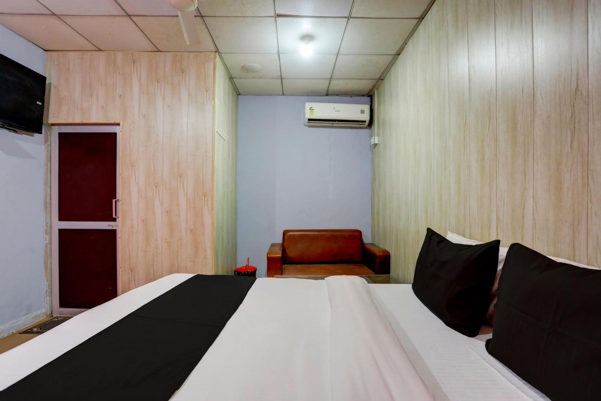 Bhiwadi Collection O Harsh Hotel & Restaurant מראה חיצוני תמונה