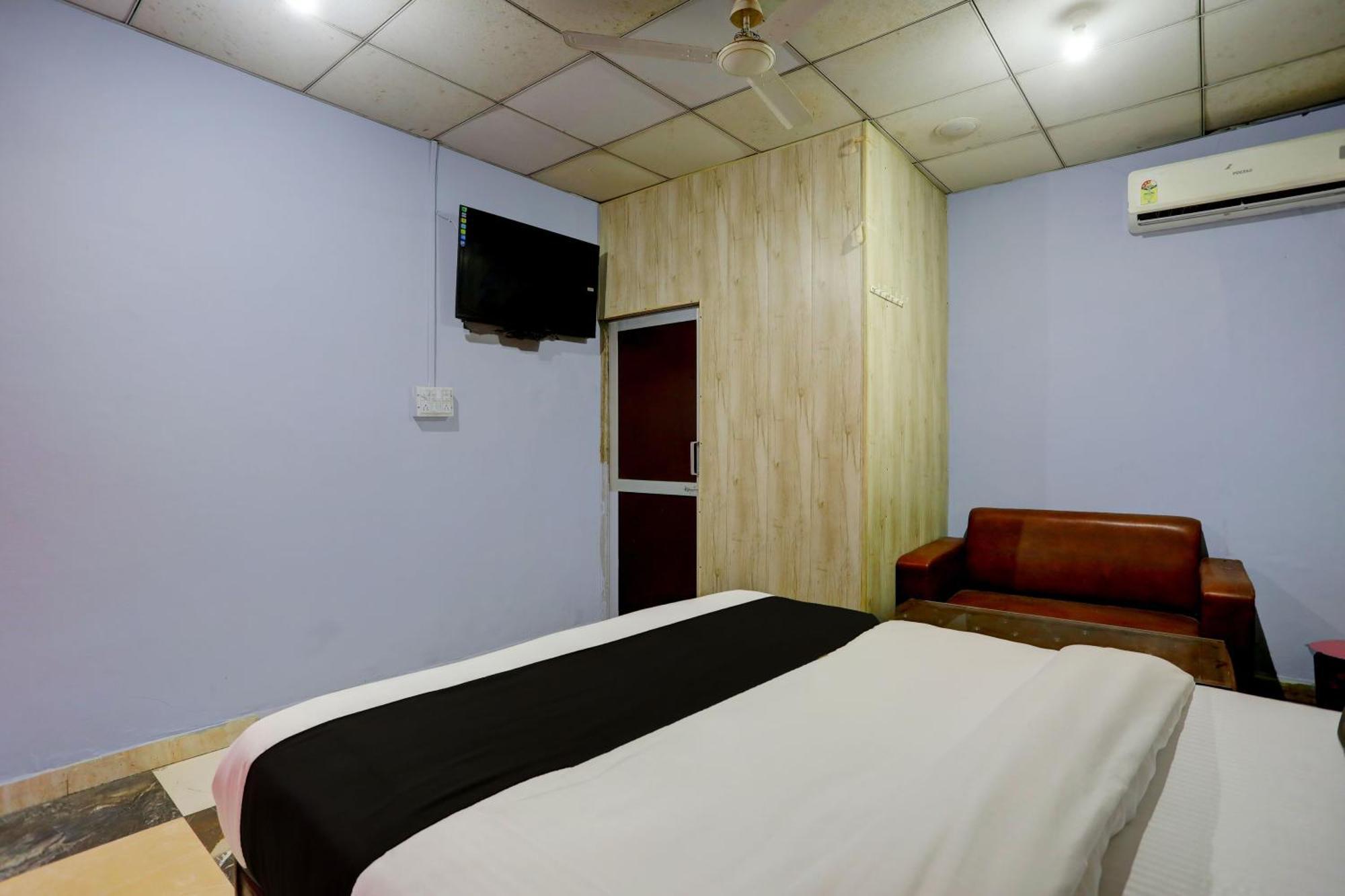 Bhiwadi Collection O Harsh Hotel & Restaurant מראה חיצוני תמונה